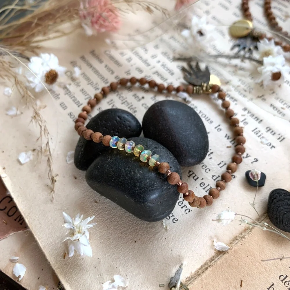 HAND-MADE FIERY WELO OPAL PETITE BEADED BRACELET - Picture 6 of 10